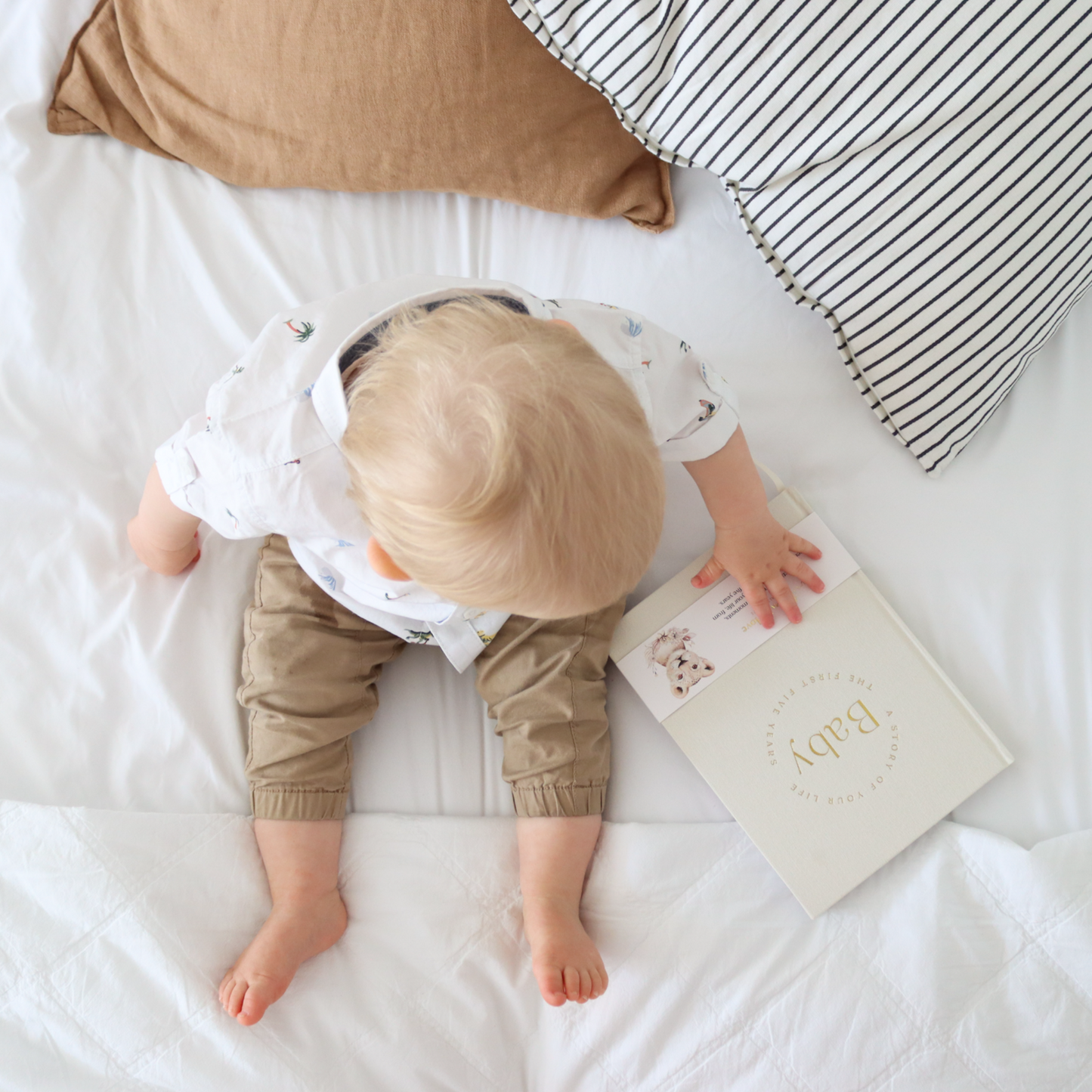 Baby Book with Pouch - Classic White Linen