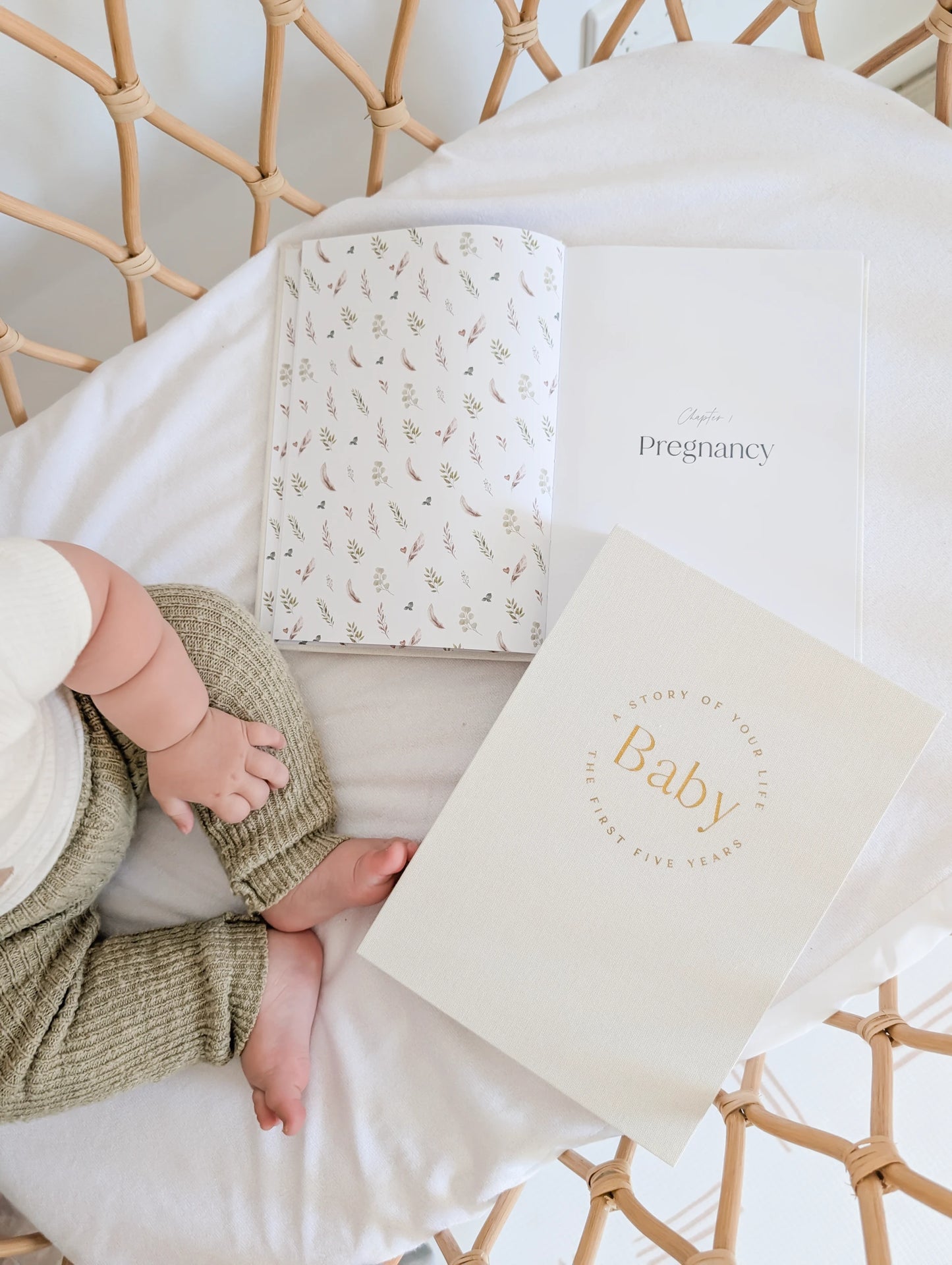 Baby Memory Book with Keepsake Box - Pregnancy to 5 Years - Classic White