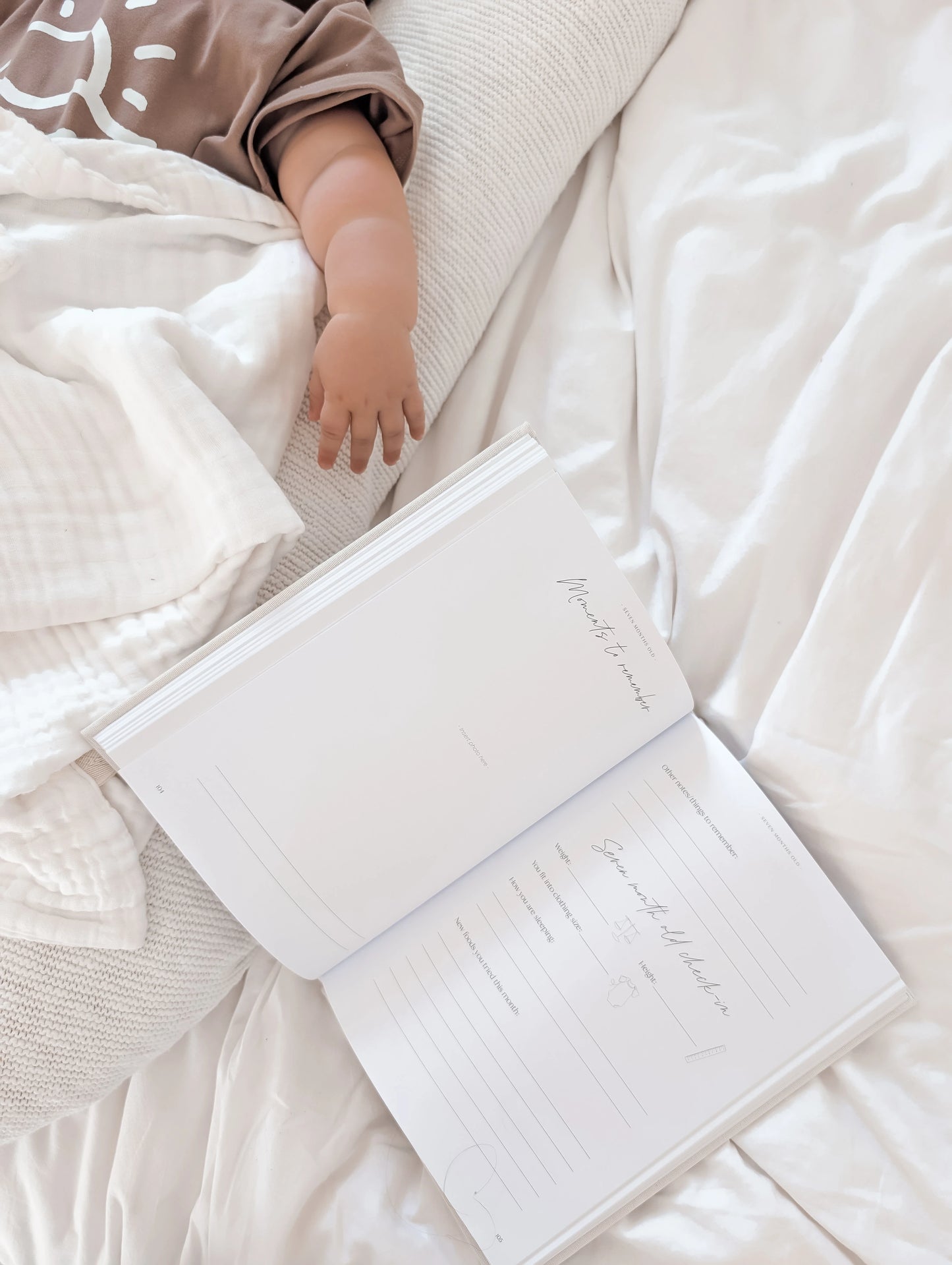 Baby Memory Book with Linen Bag - Pregnancy to 5 Years - Classic White